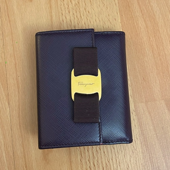 Salvatore Ferragamo Wallet Designer Vara Ribbon Safiano Leather Gold Hardware - Picture 1 of 3
